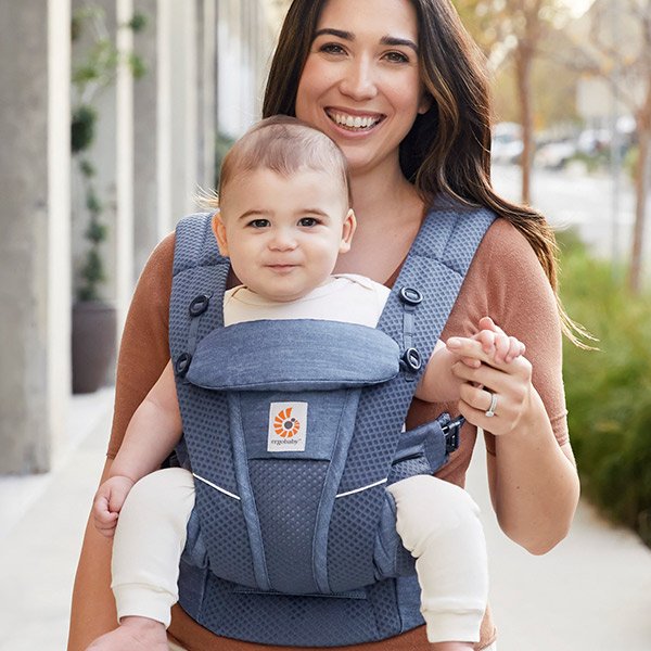 画像13: ErgoBabyCarrier オムニ ブリーズ ヘザードデニムブルー 専用カバー付き3点セット（本体SG＋専用カバー＋よだれパッド／ブラックストライプ） (13)