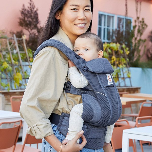 画像14: ErgoBabyCarrier オムニ ブリーズ ヘザードデニムブルー 専用カバー付き3点セット（本体SG＋専用カバー＋よだれパッド／ブラックストライプ） (14)